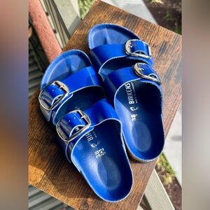 Birkenstock Arizona Big Buckle in High-Shine Cobalt- sz 38